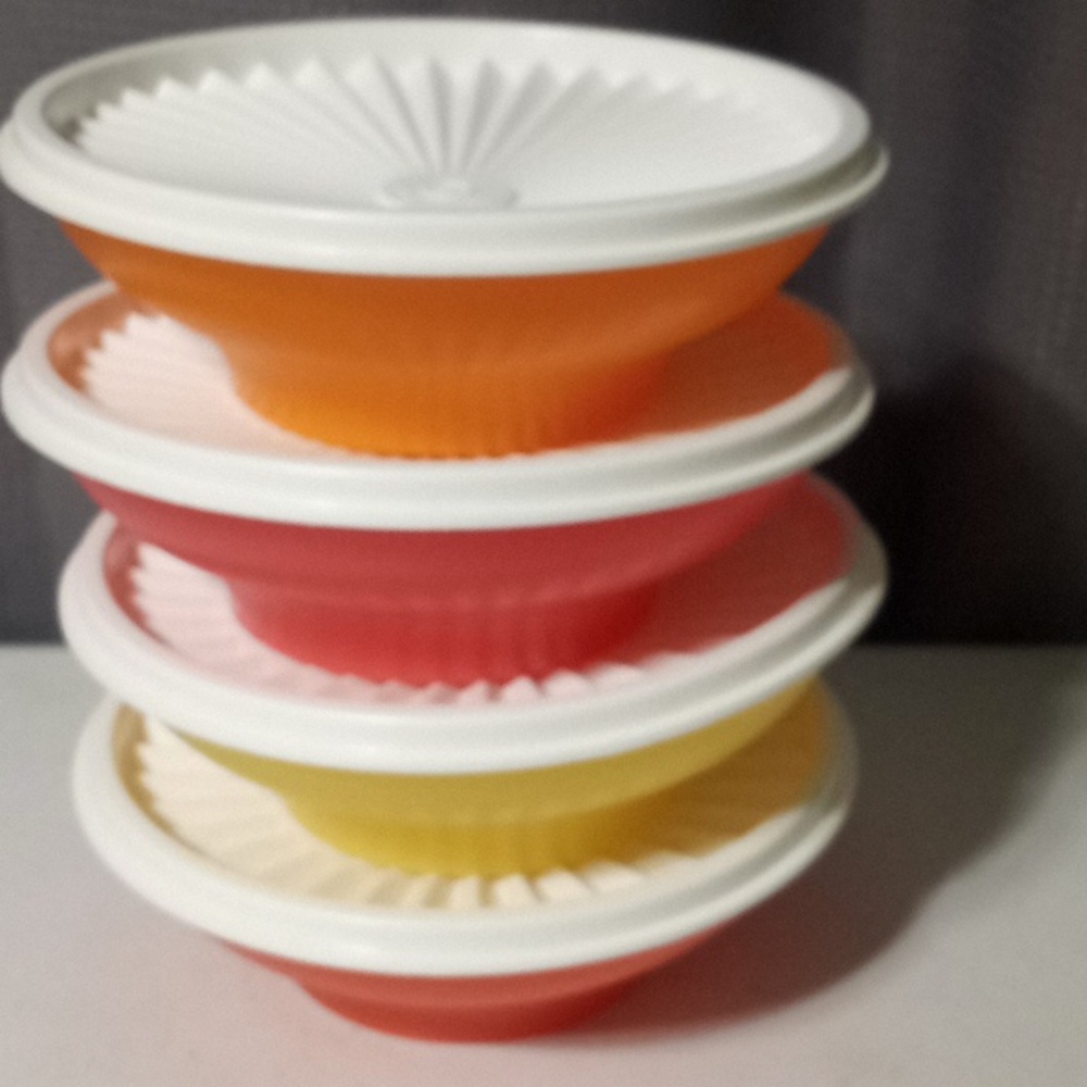Tupperware cereal/soup bowls with lids